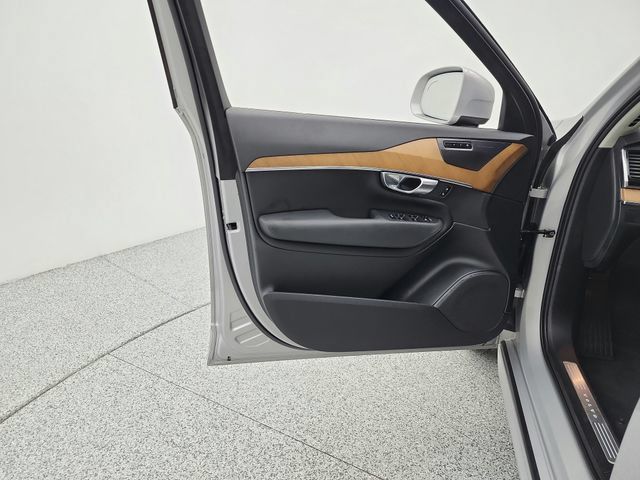Certified 2025 Volvo XC90 T8 Plus w/ Protection Package Premier AWD/4WD image 34
