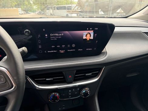 Used 2025 Buick Encore GX Preferred FWD image 21