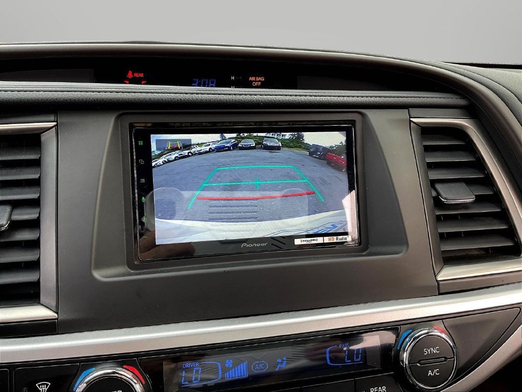 Used 2019 Toyota Highlander XLE AWD/4WD image 15