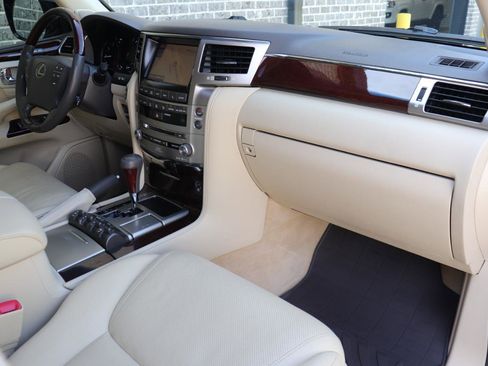 Used 2014 Lexus LX 570 4WD image 24