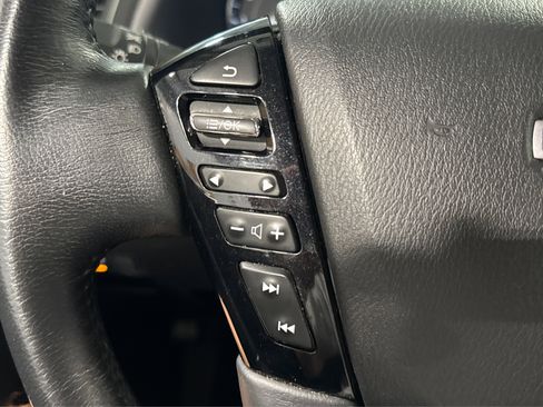 Used 2022 Nissan Armada SL w/ Captain's Chairs Package AWD/4WD image 24