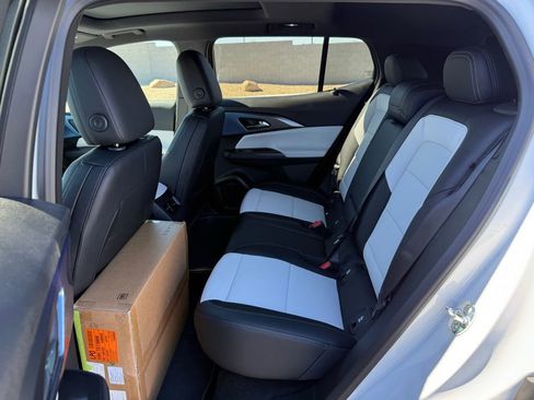 New 2026 Chevrolet Equinox EV LT image 18