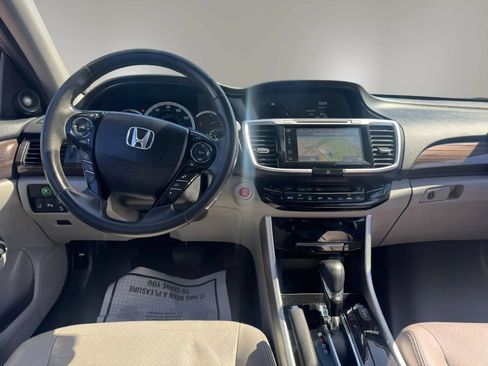 Used 2017 Honda Accord Touring image 11