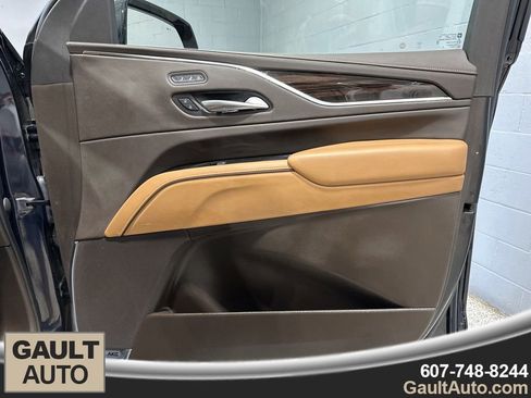 Used 2023 Cadillac Escalade ESV Premium Luxury AWD/4WD image 17