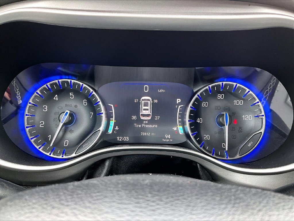 Used 2023 Chrysler Pacifica Touring-L FWD image 15
