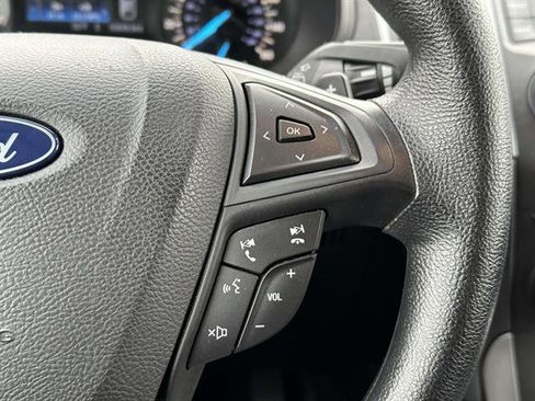 Used 2018 Ford Edge SE image 16