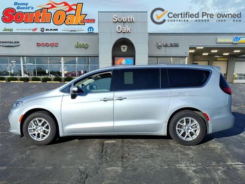 Certified 2023 Chrysler Pacifica Touring-L image 3