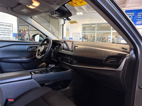 Used 2024 Nissan Rogue S AWD/4WD image 22