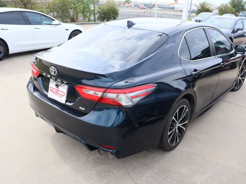 Used 2019 Toyota Camry SE image 11