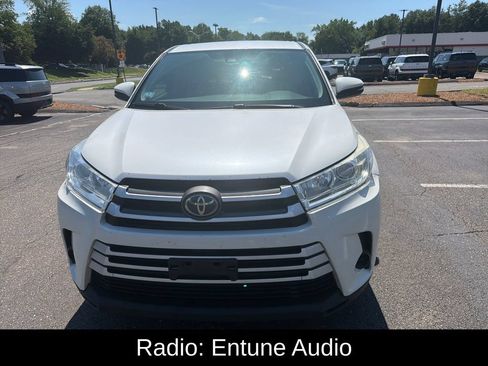 Used 2018 Toyota Highlander LE w/ Protection Package #3 AWD/4WD image 8