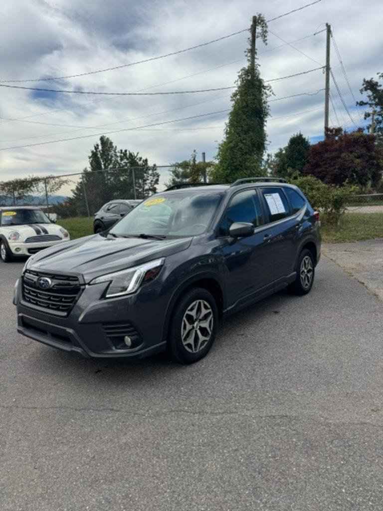 Used 2022 Subaru Forester Premium AWD/4WD image 1