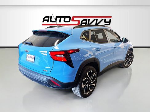 Used 2024 Chevrolet Trax RS w/ Sunroof Package FWD image 7