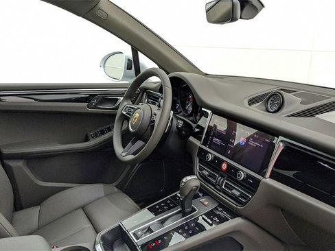 Used 2023 Porsche Macan S image 43