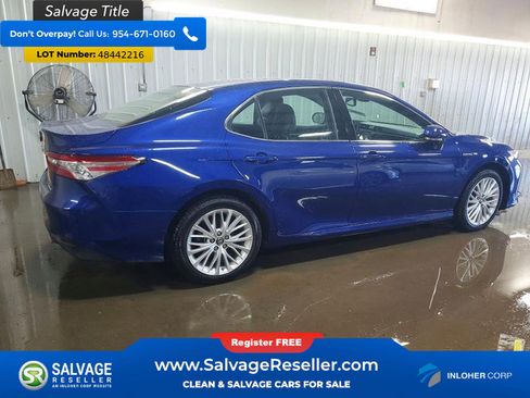 Used 2018 Toyota Camry XLE image 4