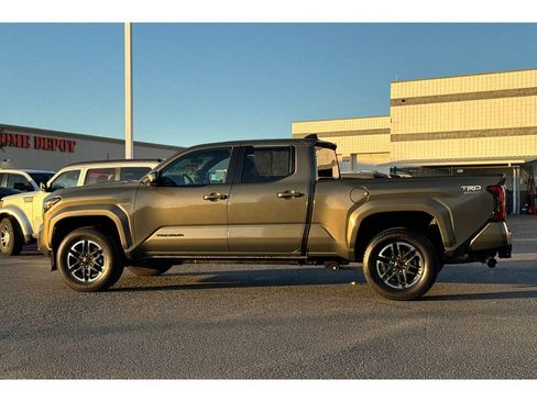 Used 2025 Toyota Tacoma TRD Sport image 7