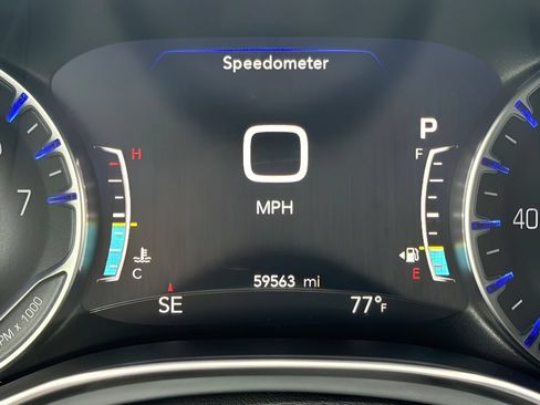 Used 2025 Chrysler Pacifica Limited FWD image 18
