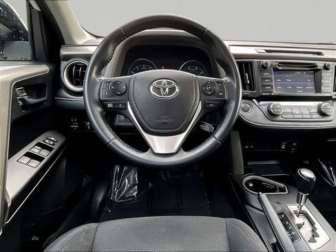 Used 2018 Toyota RAV4 XLE AWD/4WD image 8