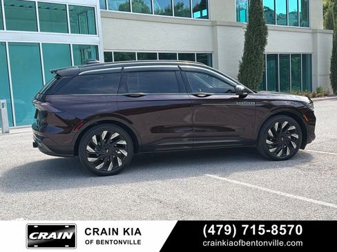 Used 2025 Lincoln Nautilus Reserve w/ Jet Appearance Package AWD/4WD image 8