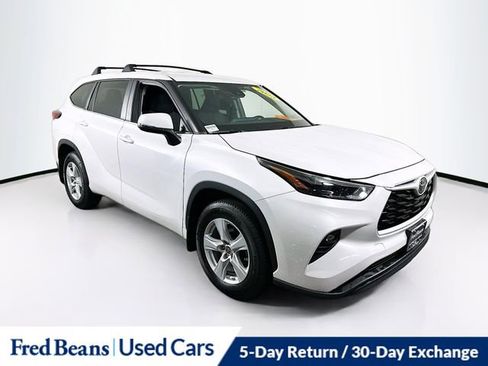 Used 2023 Toyota Highlander LE AWD/4WD image 30