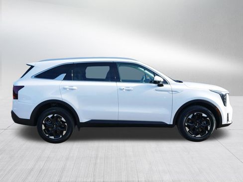 Certified 2025 Kia Sorento S w/ Panoramic Sunroof Package image 8