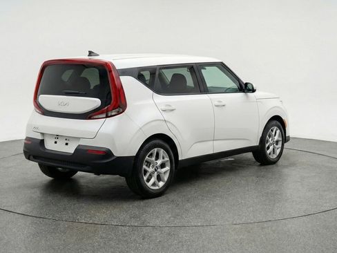 Used 2025 Kia Soul LX w/ LX Technology Package FWD image 9