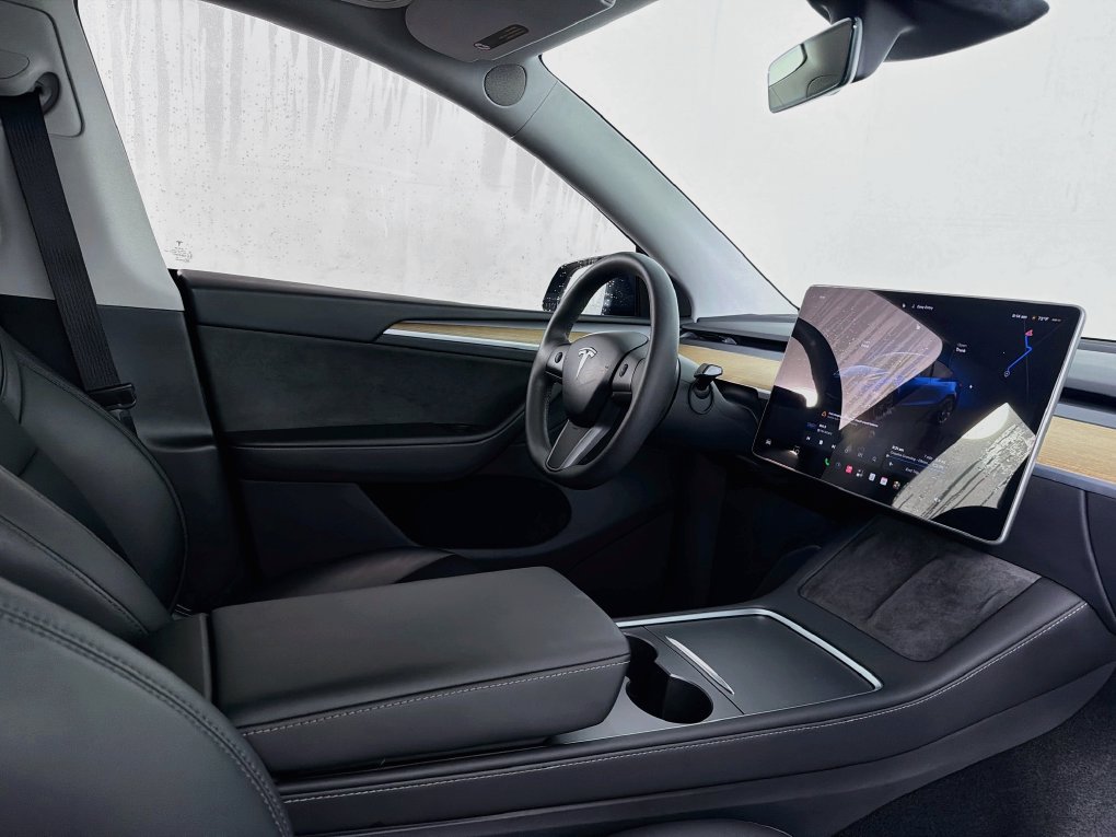 Used 2024 Tesla Model Y Long Range AWD/4WD image 30