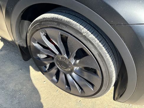 Used 2024 Tesla Model Y Performance AWD/4WD image 4