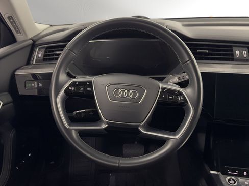 Used 2024 Audi Q8 e-tron Premium Plus image 20