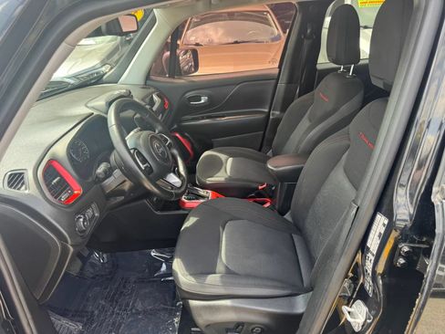 Used 2019 Jeep Renegade Trailhawk AWD/4WD image 7