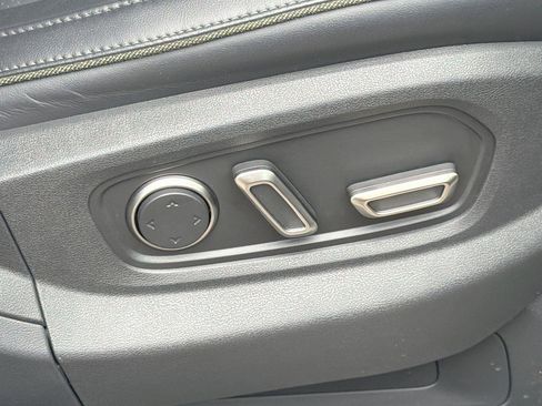 Used 2025 Rivian R1S Adventure AWD/4WD image 34