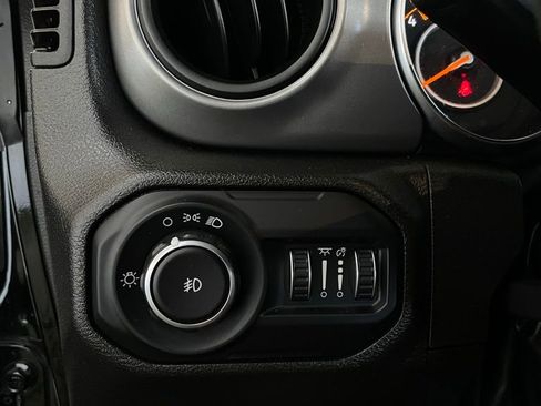 Used 2022 Jeep Wrangler Unlimited Sport image 32