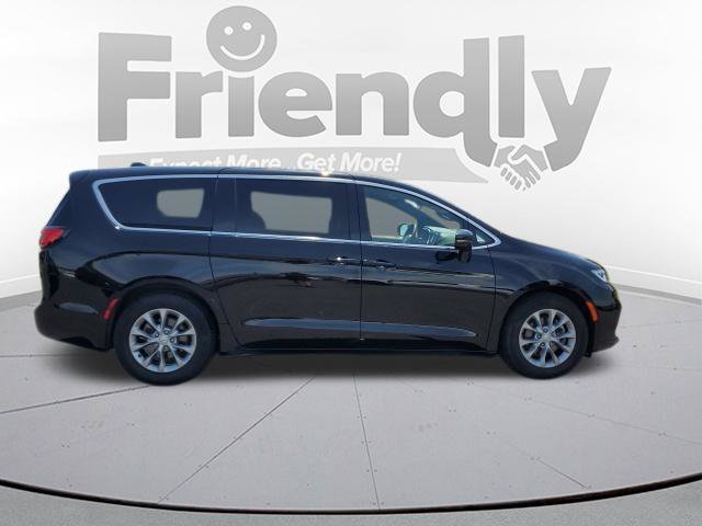 Used 2026 Chrysler Pacifica Limited FWD image 6
