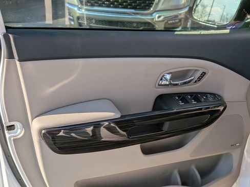 Used 2020 Kia Sedona SX image 14