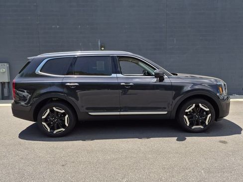 Used 2025 Kia Telluride S FWD image 2