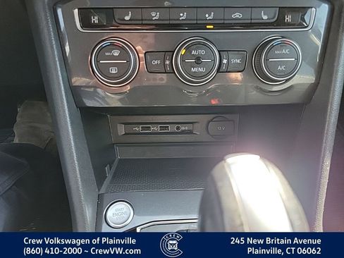 Used 2020 Volkswagen Tiguan SE w/ Panoramic Sunroof Package image 9