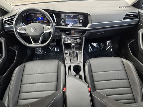 Used 2022 Volkswagen Jetta SE image 11