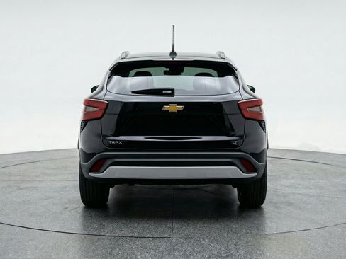 Used 2025 Chevrolet Trax LT FWD image 7