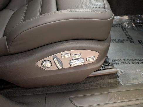 Used 2025 Porsche Macan image 21