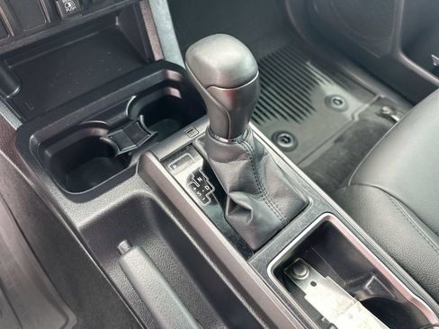 Used 2022 Toyota Tacoma TRD Off-Road AWD/4WD image 20