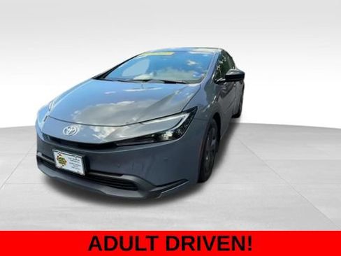 Used 2024 Toyota Prius LE FWD image 2