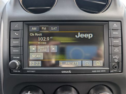 Used 2014 Jeep Compass Latitude AWD/4WD image 22