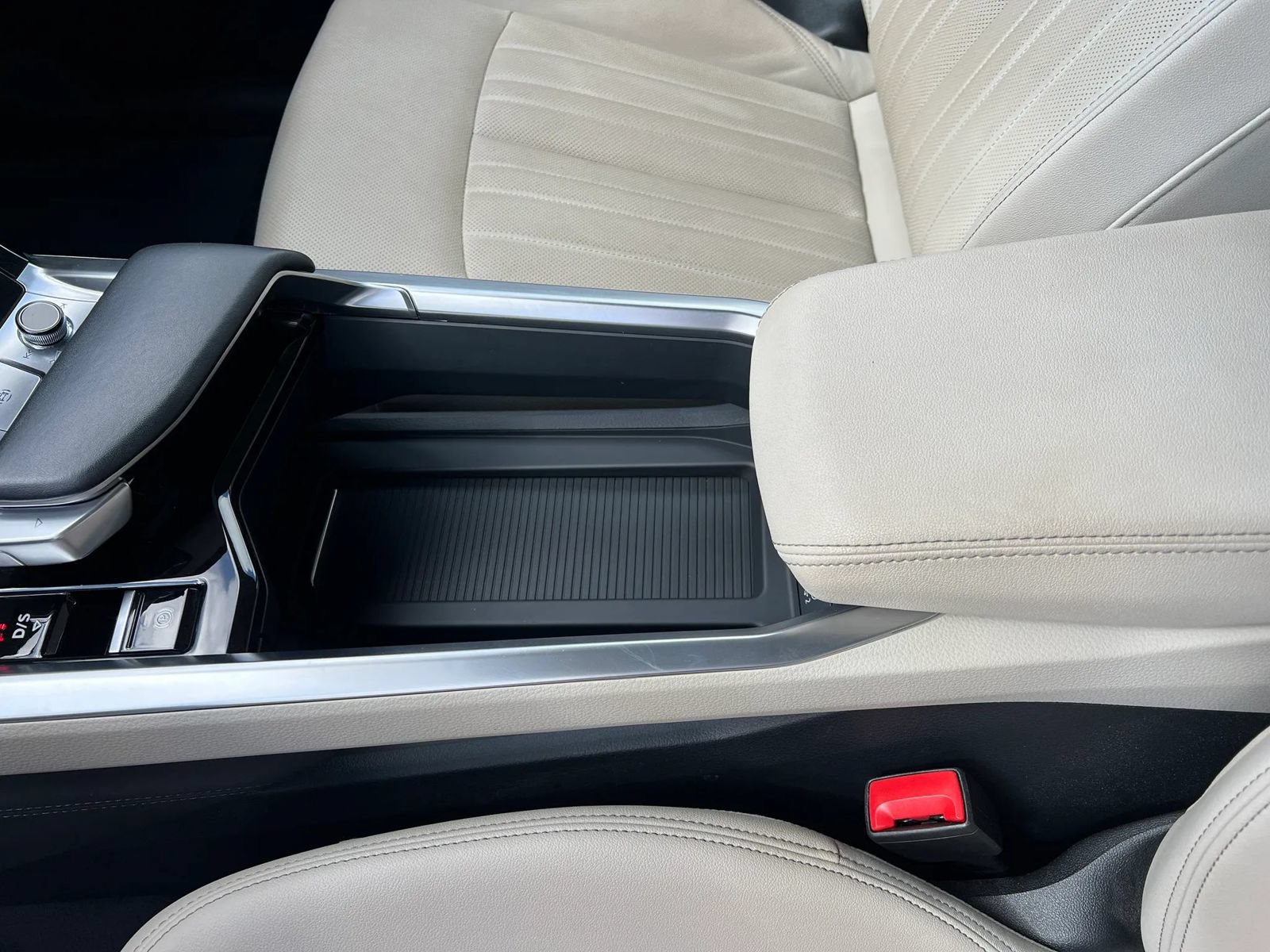 Used 2024 Audi Q8 e-tron Premium Plus AWD/4WD image 24