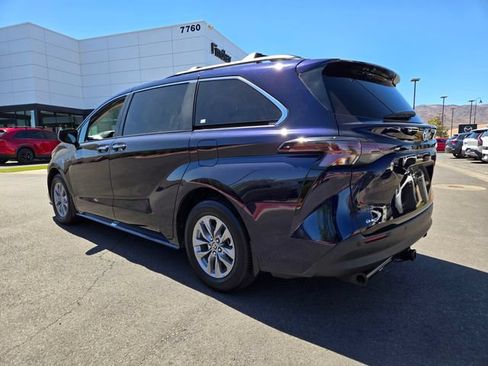 Used 2025 Toyota Sienna XLE FWD image 4