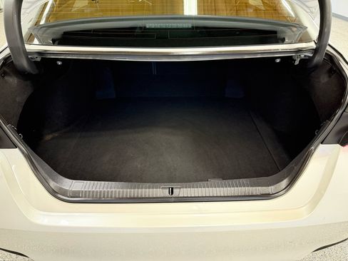 Used 2019 Toyota Avalon XSE image 28