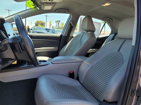 Used 2022 Toyota Camry SE FWD image 10