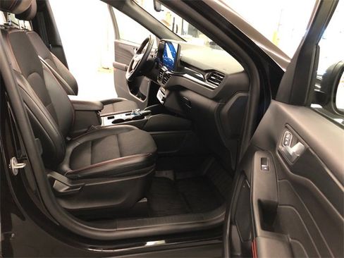 Used 2025 Ford Escape ST-Line w/ Equipment Group 301A image 31