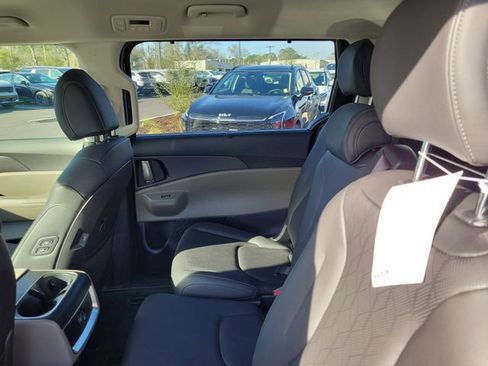 New 2026 Kia Carnival EX image 26