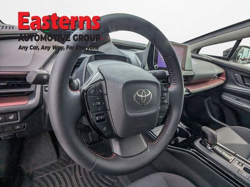 Used 2025 Toyota Prius Plug-In Hybrid image 9