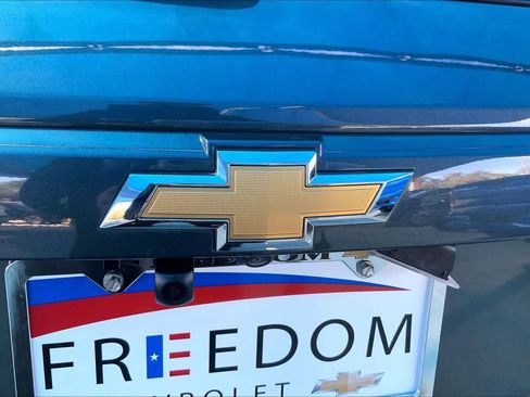 Used 2021 Chevrolet Trax LT w/ LT Convenience Package image 32