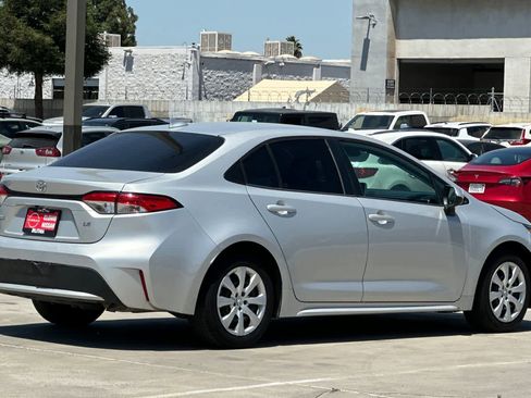 Used 2020 Toyota Corolla LE FWD image 3